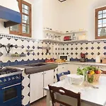 Villa Poggerello 18, Emma Laterina